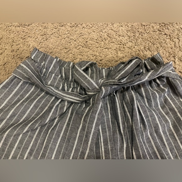 Parachute / Flowy Shorts with Wrapped Tie - Picture 3 of 7